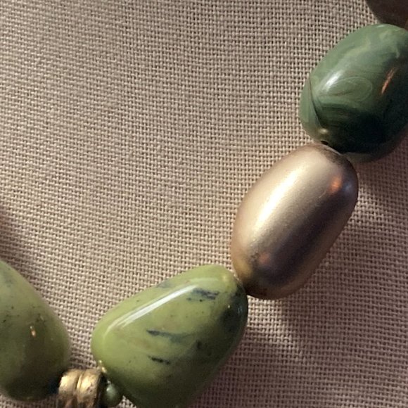 Vintage collar length necklace with large, framed cabochon pendant. - Picture 3 of 4